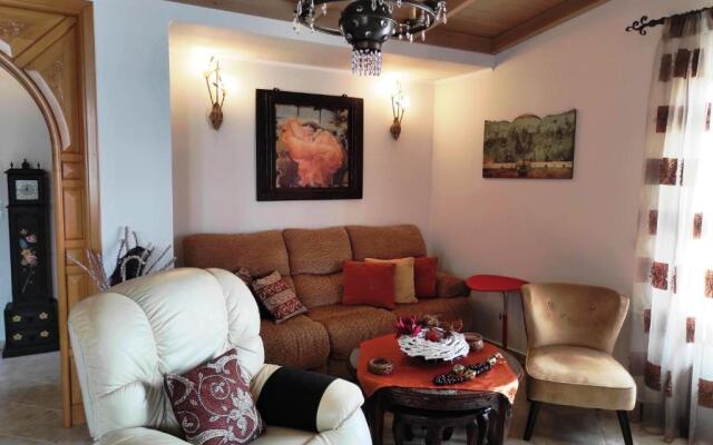 Reisis Family Residence