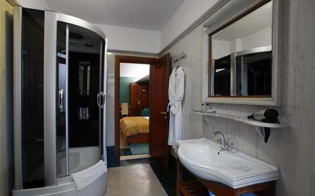 Nov Hotel