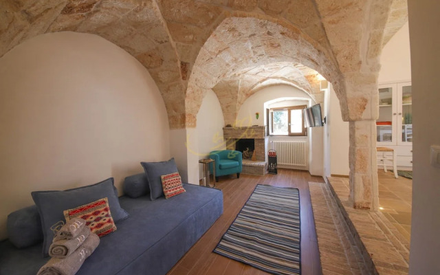 TD Villa Ricchiari Traditional Villa with Designer Pool