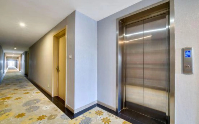 Q+ Bailing Ejia Business Hotel (Shanghai International Tourism Resort)