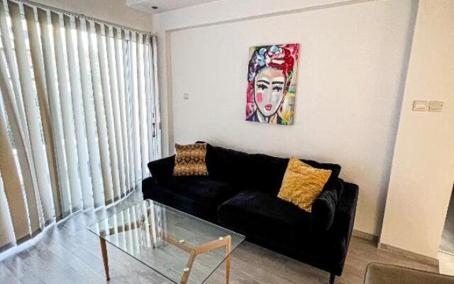 200M From Beach 2 Bedroom