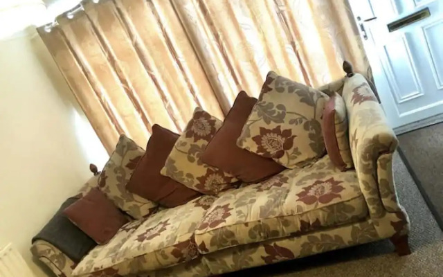 Ac Lounge 115 1-bed Apartment in Rochford