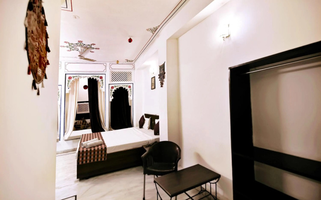 The Lake View Hotel – On Lake Pichola – Guest Rooms – Udaipur