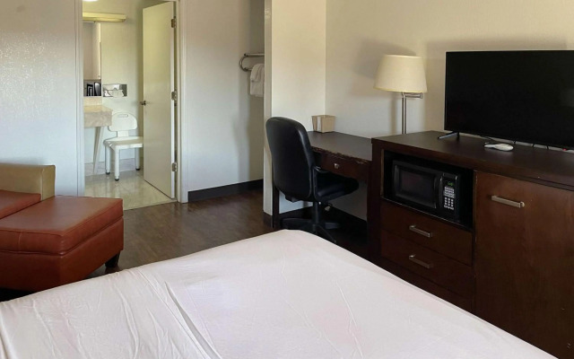 Econo Lodge near the Blue Ridge Parkway I-77