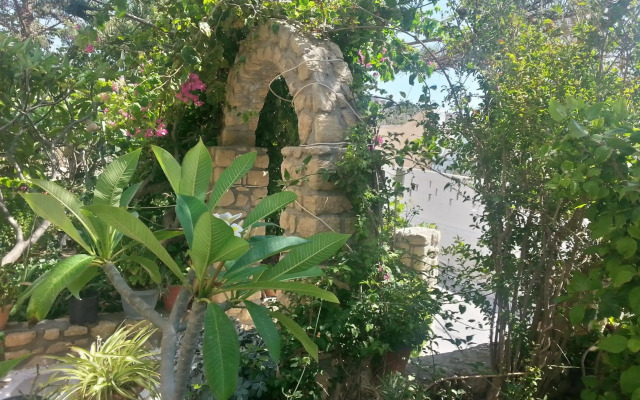 Montemar Studios & Apartments