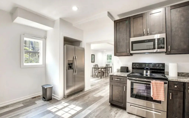 Charming Pittsburgh Home - Walk to Riverfront!