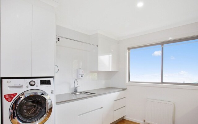 Ooranya - on Top Lake