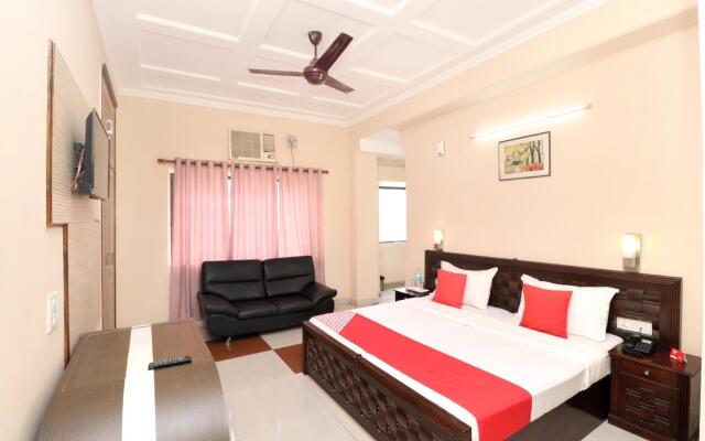 OYO 17381 Hotel City Look