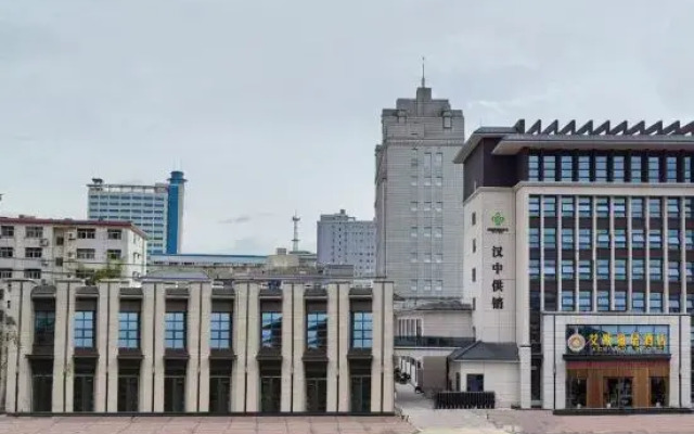 Starway Hotel (Hanzhong Railway Station South Square Branch)