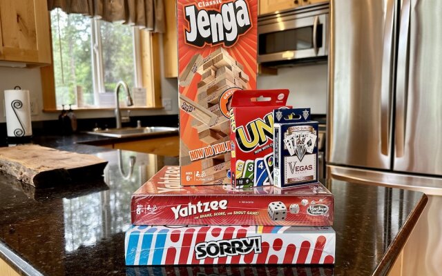 Cascades Adventure Cabin 2 Bedroom Home by NW Comfy Cabins by RedAwning