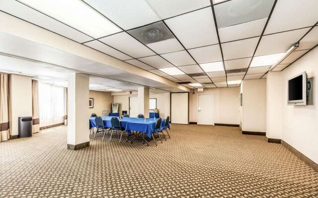 Comfort Inn & Suites Alexandria West