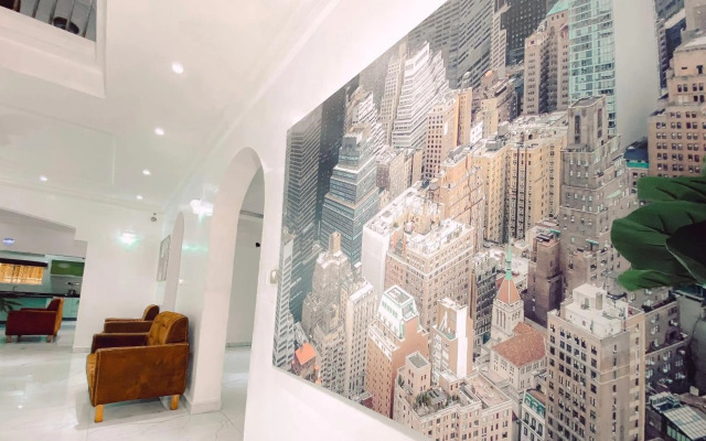 Royal Court Lounge & Boutique Hotel