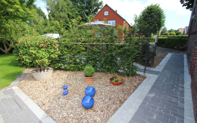 Terraced house in Strackholt with terrace