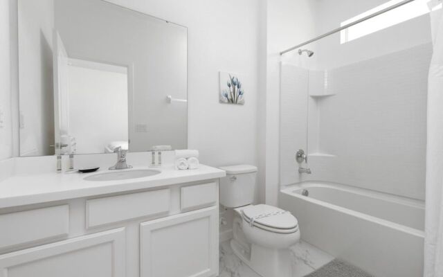 Stunning House With Private Pool