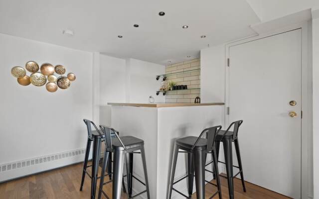 The Lost No Service Fees Penthouse Hot Tub