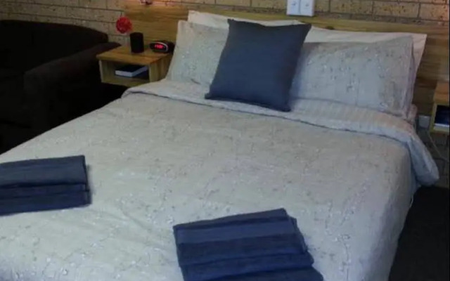 Three Ways Motel