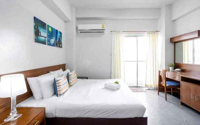 Studio room near MRT by PD Mansion