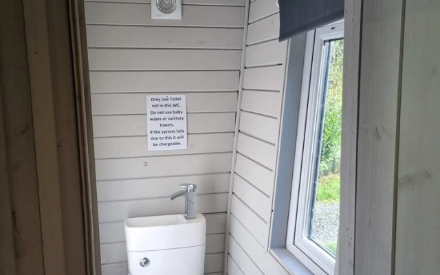 Glamping Hut - Riverside 6