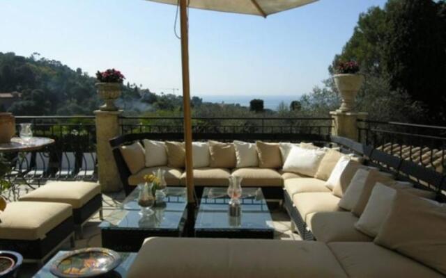 Amazing Villa Californian Style