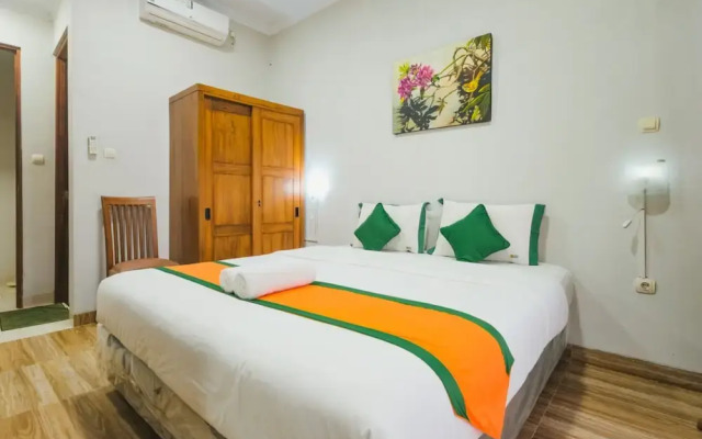 Villa Prambanan Jogja with Private Swimming Pool by Simply Homy