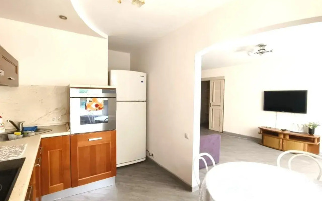 Apartments on Zaparina 87