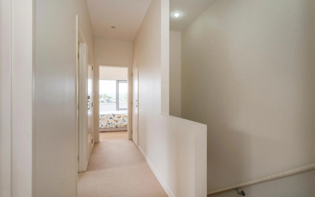 Hosts on the Coast Stay and Play