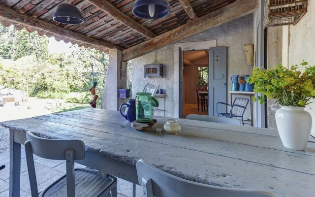 Rustic Cottage in Oppede With Shared Pool