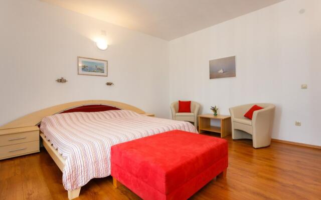 Juri - A2(2+2) in Vrbnik