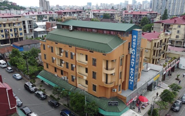 Hotel Batomi
