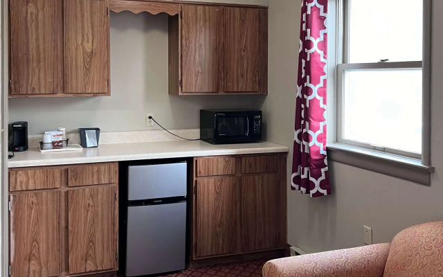 Rodeway Inn & Suites