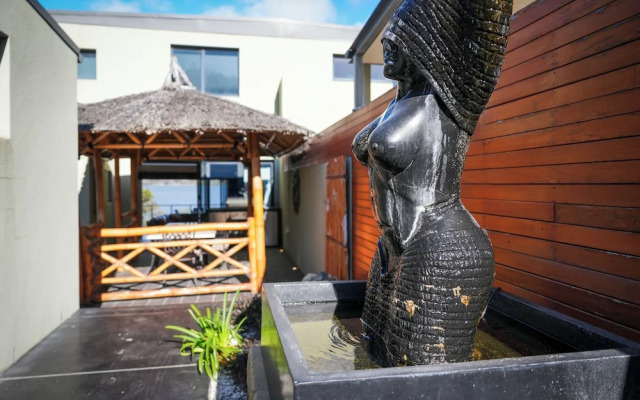Waterfront Home - Gorgeous Views - 2 Bed