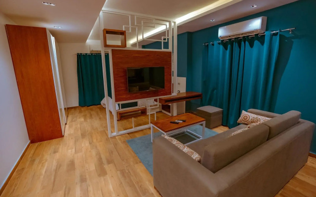 Travelholic Inn