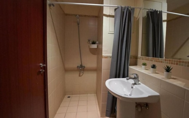 Bombay Backpackers DXB - Adults Only