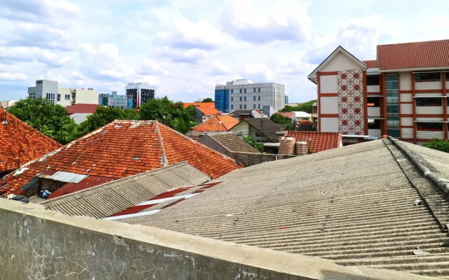 Premium Senen Guesthouse - Female Only