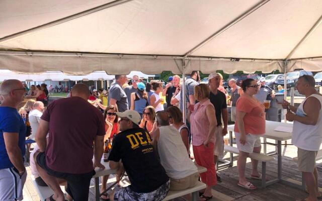 Showboat Motel Restaurant & Bar