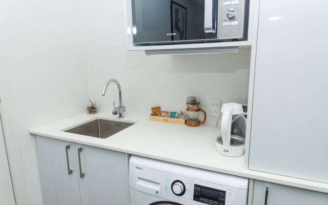 King Bed in Auckland CBD with Pool & Gym