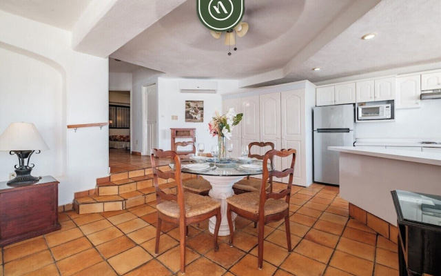 Amazing 2 BR Condo Overlooking the Pool - Romantic Zone