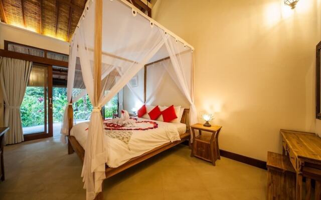 Infinity Jungle View Aashaya Villa Ubud