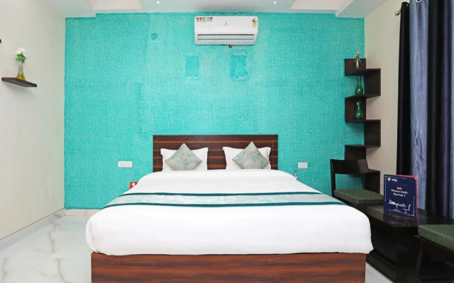 OYO 9967 Hotel Surya