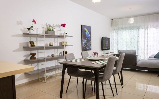 Bay View Gardens Apartments with Pool