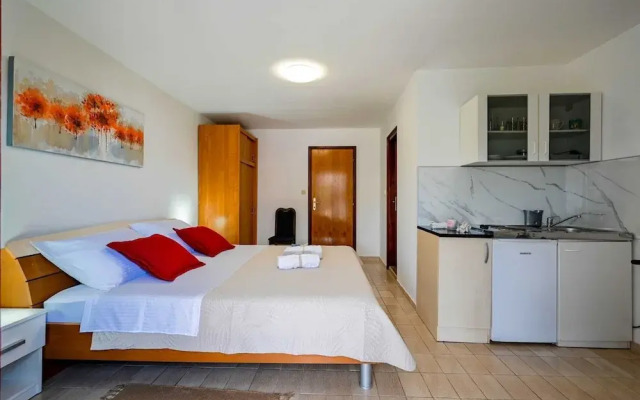 Calm and Stylish Rooms With Balcony