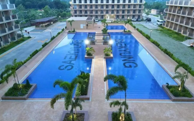 Panoramic Pool Views in Luxurious Lapu-lapu City Condo
