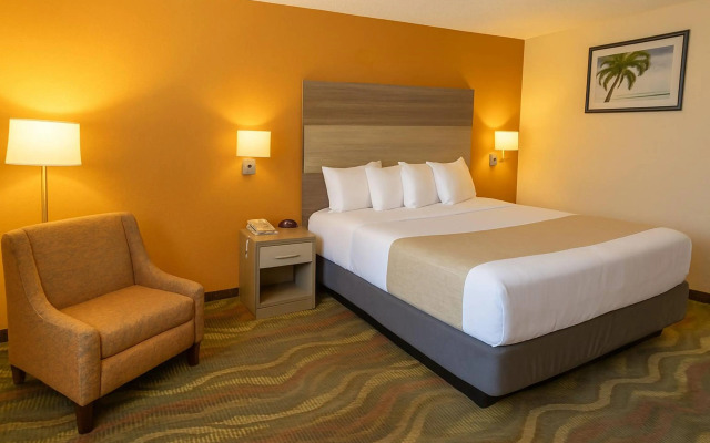 Travelodge by Wyndham Muskegon