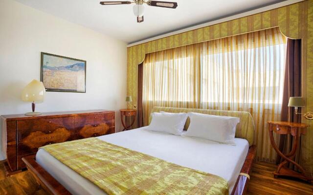 Unique 3 bedrm 3 bathrm apt - Acropolis views! SG69