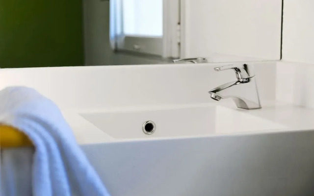 hotelF1 Orange Centre Échangeur A7 A9