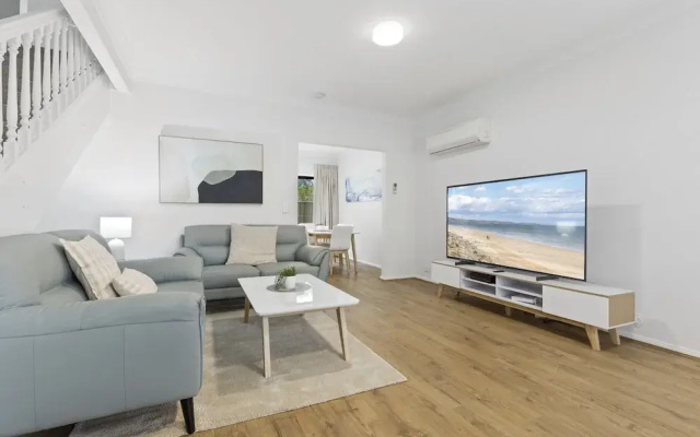 Beachside 3-bed Retreat With BBQ & Garage
