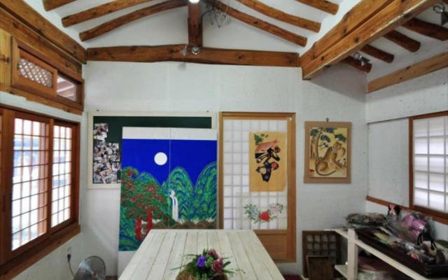 Gallery Jin Hanok Guesthouse