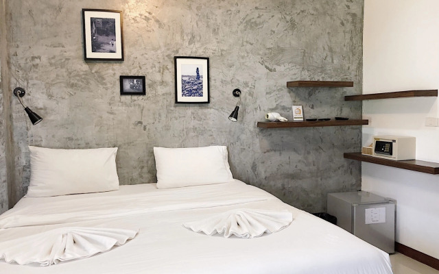 The Reef Hotel & Studios