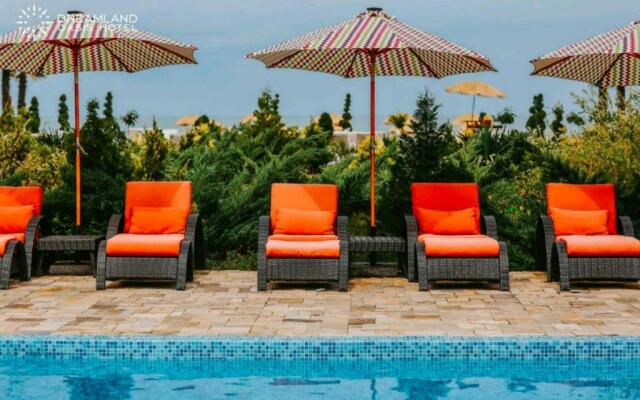 Dreamland Oasis luxury apartment