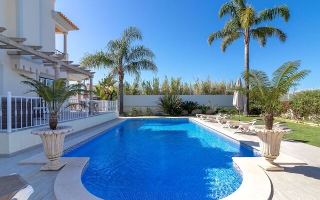 Luxury Villa in Albufeira With Heated Private Pool
